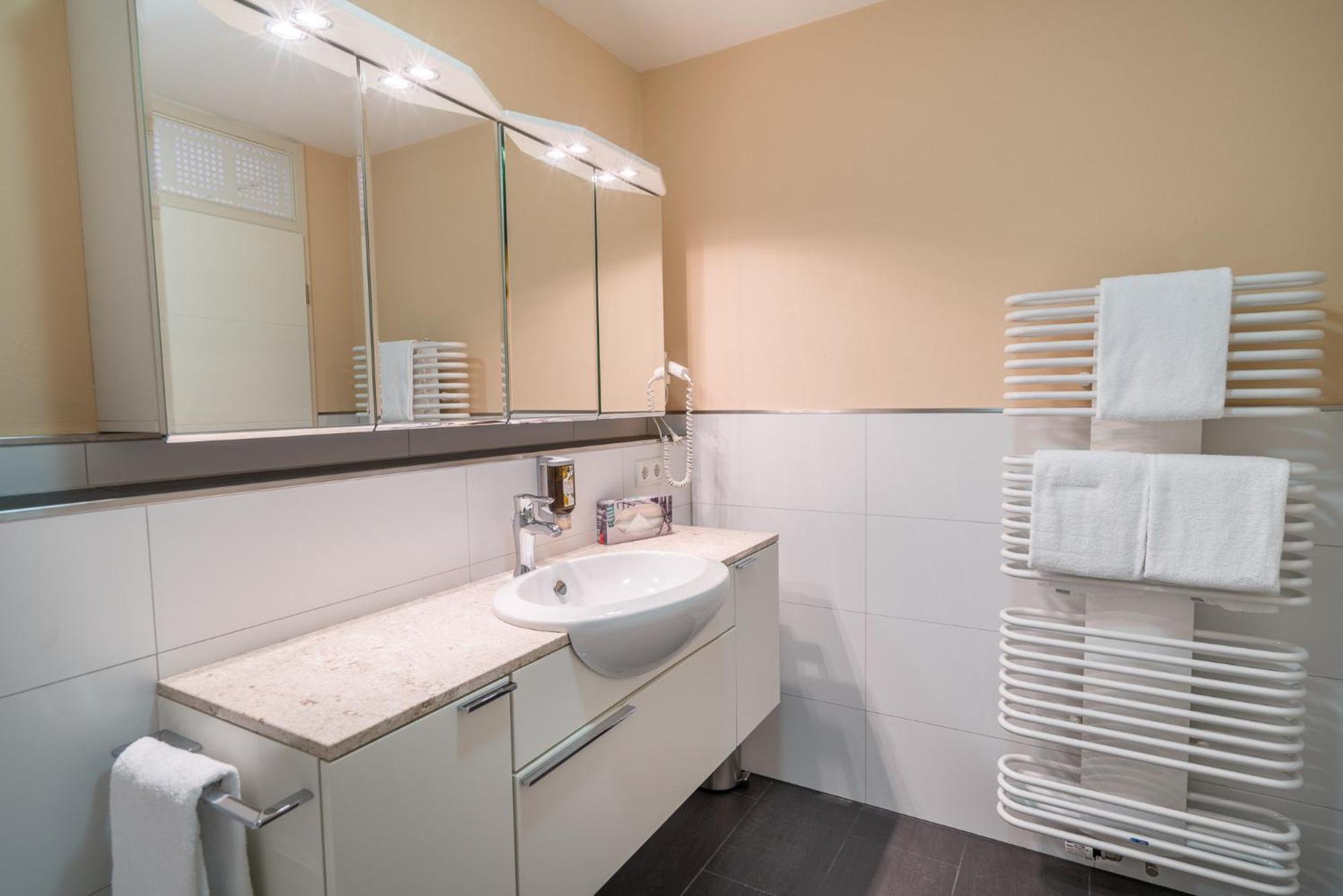 Airporthotel Residenz Steinenbronn Eksteriør billede