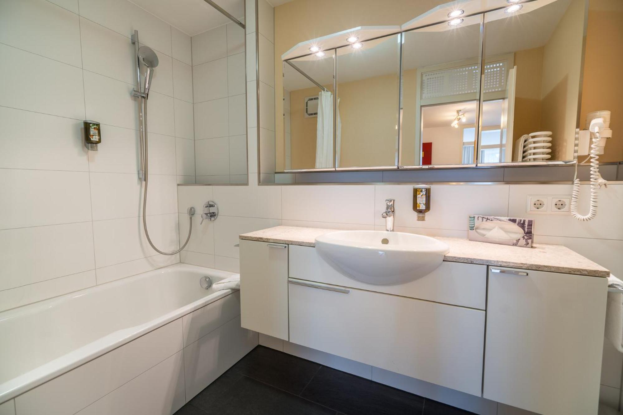 Airporthotel Residenz Steinenbronn Eksteriør billede
