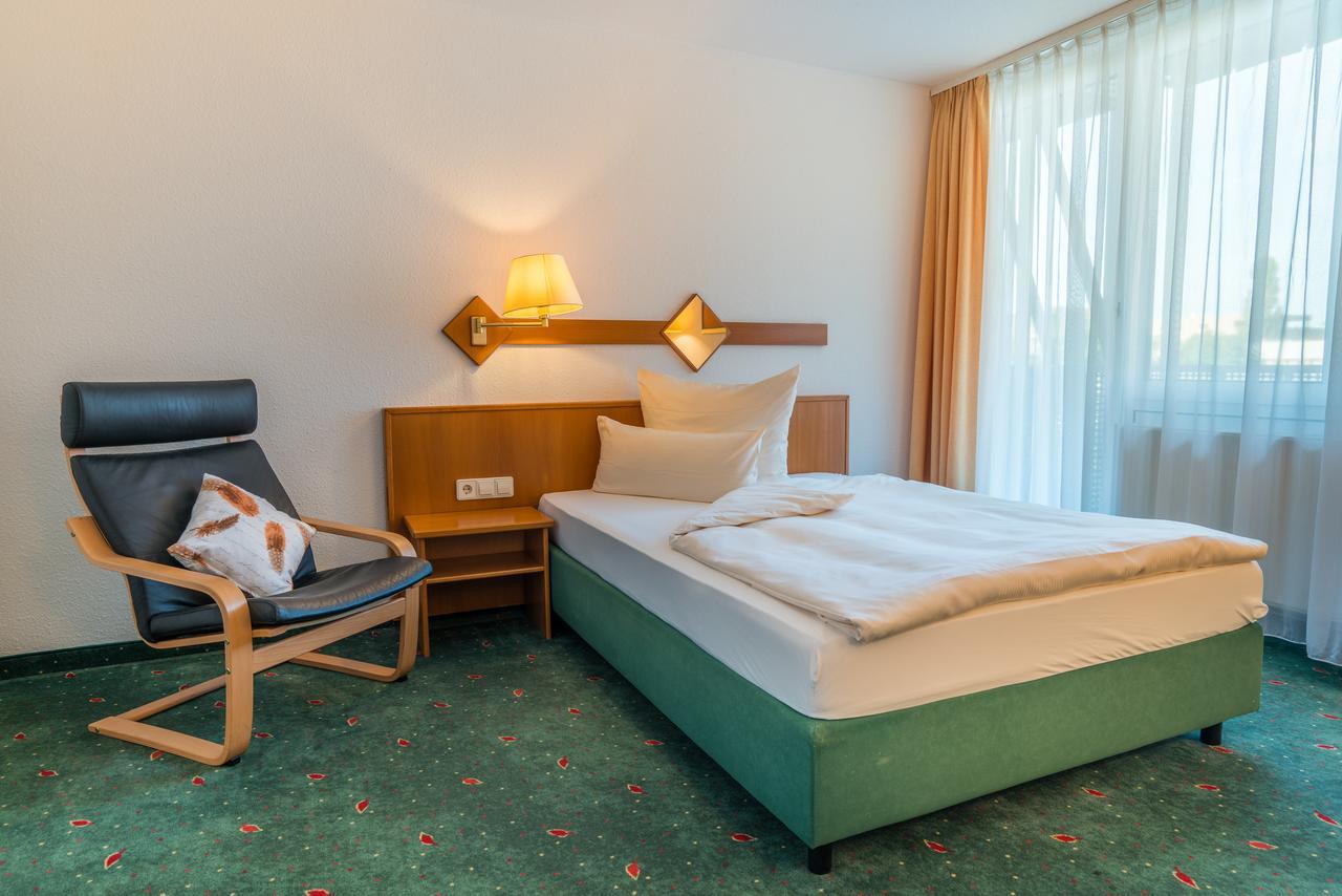 Airporthotel Residenz Steinenbronn Eksteriør billede